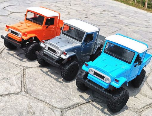 FJ-45 Cruiser 2.4G RC 1/12 scale 4WD Climbing Truck W/ 2 Rechargeable Batteries - Image 7